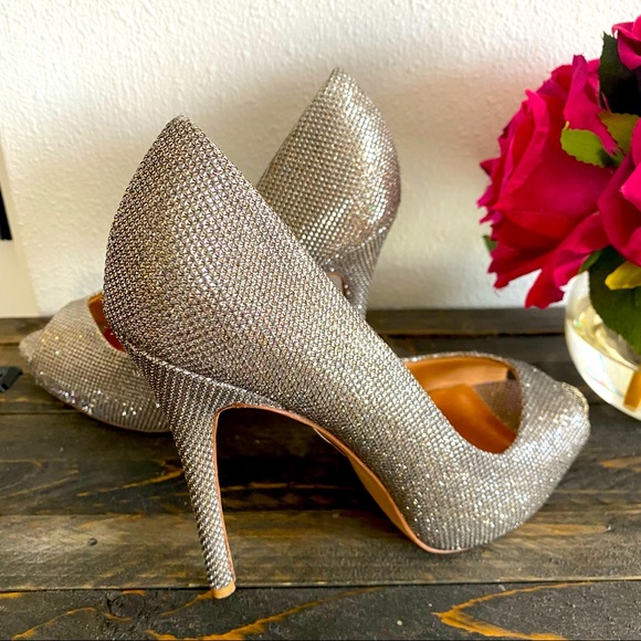 Badgley Mischka iridescent glitter/shiny metallic heels (size 6).🌹 - Picture 7 of 16